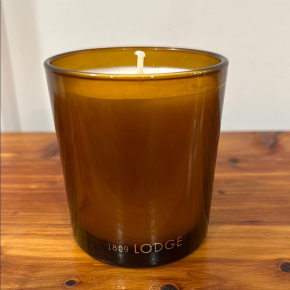 NEW Free People 1809 Collection Single-Wick Lodge Candle - Picture 1 of 4